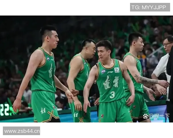 广东与新疆首场对决精彩回顾赛场上的激烈碰撞与战术较量