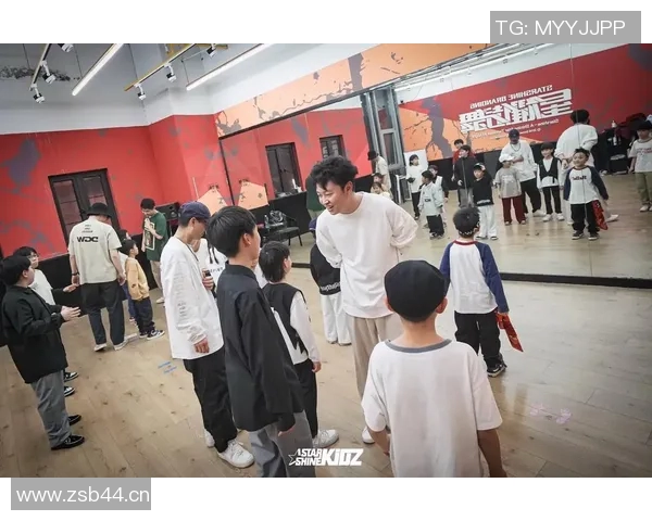 南京街舞队荣登全国街舞战术排行榜第六名展现实力与风采 南京街舞队荣登全国街舞战术排行榜第六名展现实力与风采